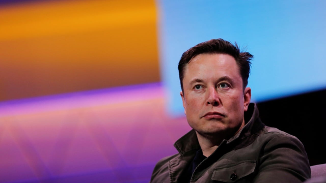 Musk accuse les annonceurs de boycotter la plateforme X et poursuit sa ...
