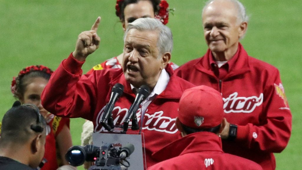 AMLO-baseball