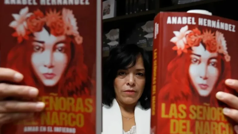 Penguin Random dit que le litige du livre d'Anabel Hernández avec Televisa continue, nie qu'il doit s'excuser