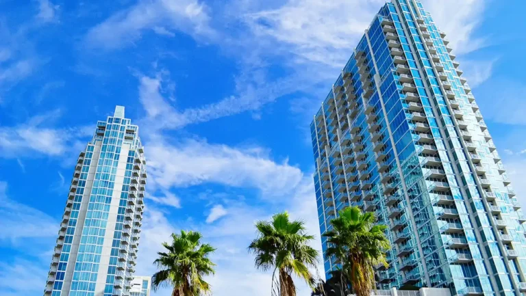 Ventes de logements premium à Riviera Maya, Puerto Vallarta et Los Cabos, mais ne construisez pas l'immobilier pour les employés