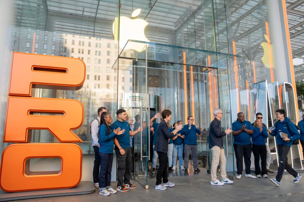 Tim Cook Vente iPhone 17 NY