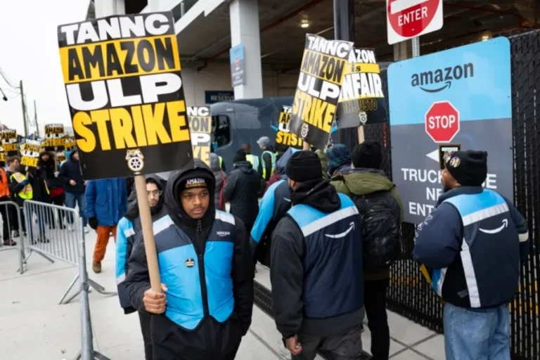 Amazon allouera plus de 1 000 montants de tige en salaire et en soins médicaux augmentations aux États-Unis