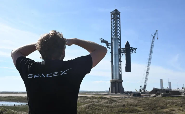 L'accord d'échostar de 17 000 MDD avec SpaceX ne fonctionnera pas sans son sport megacohete