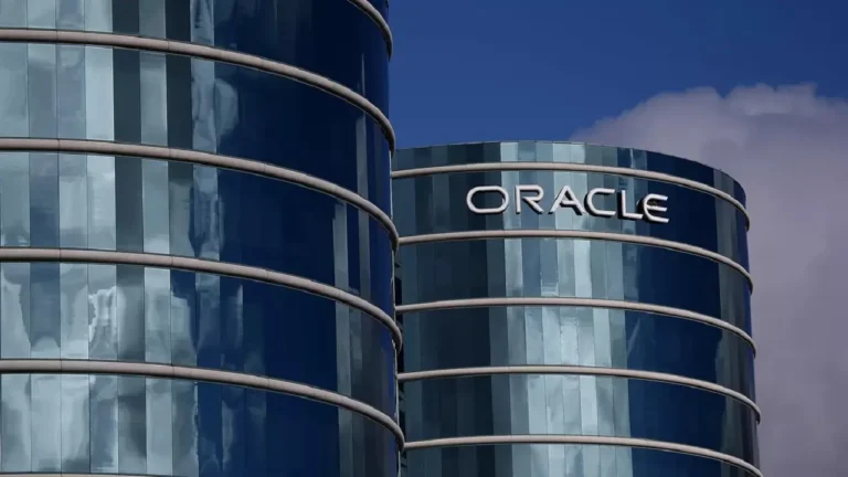 Oracle chute de 5 % en bourse après le retrait de Blue Owl Capital du projet de centre de données