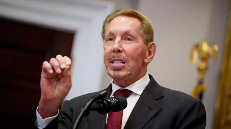 Larry Ellison, avec des pertes de 31 milliards de dollars, chute à la troisième place parmi les plus riches après la chute des actions d'Oracle.