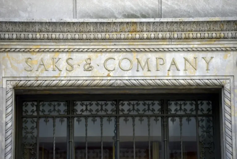 L'architecte de Saks Global, Richard Baker, s'éloigne d'un héritage mouvementé