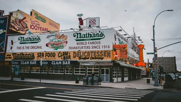 Smithfield Foods acquiert l'emblématique Nathan's Famous dans le cadre d'un accord de 450 millions de dollars
