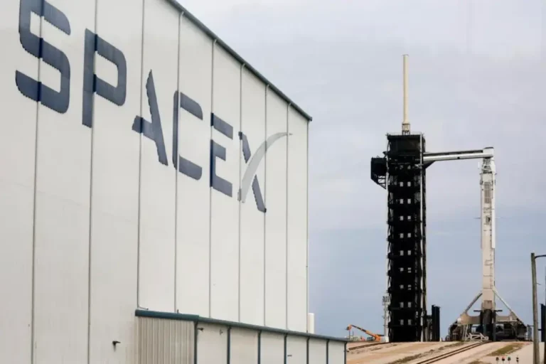 SpaceX recrute quatre banques d'investissement de Wall Street pour son introduction en bourse, selon un rapport
