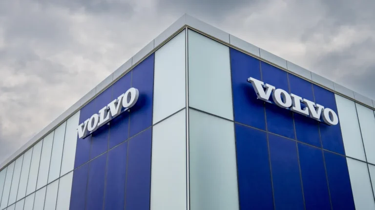 Volvo chute de 25% après une baisse des revenus due aux droits de douane américains