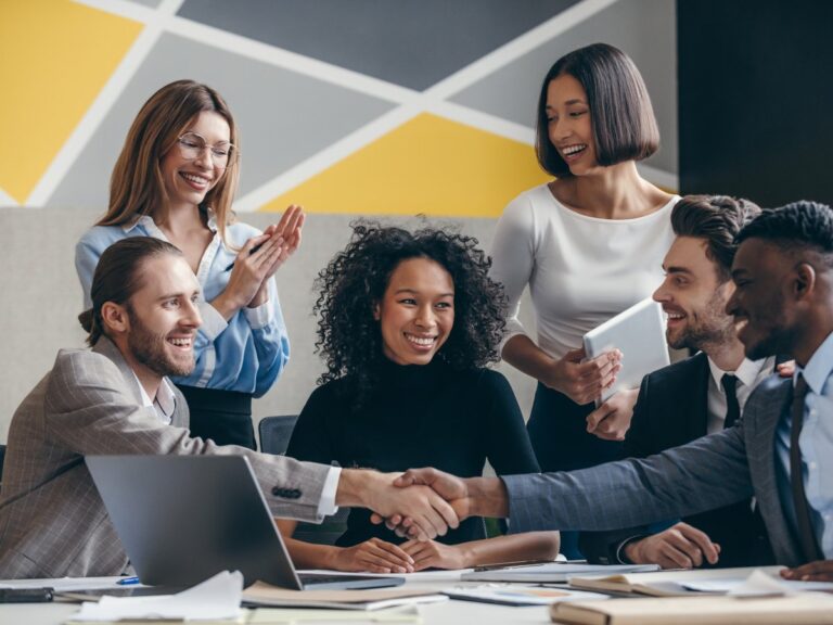 Le mentorat, les promotions et les partenariats sont cruciaux pour le retour sur investissement, selon un rapport