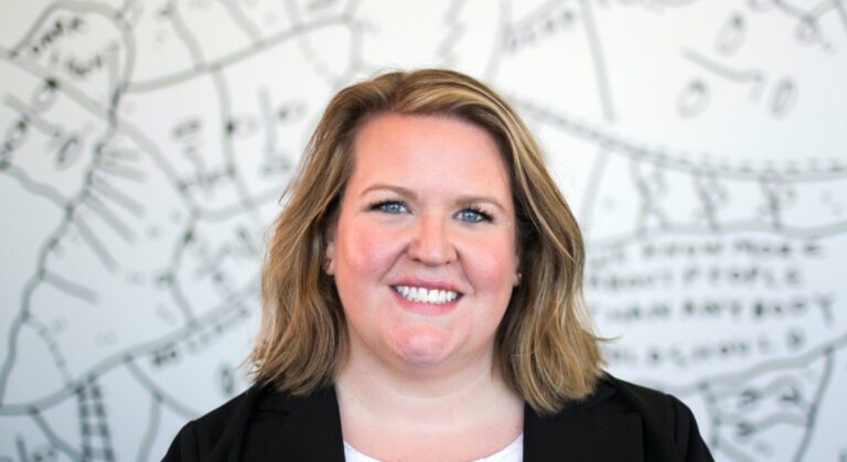 Les hypothèses créent-elles des obstacles pour les femmes cherchant des rôles de leadership ?