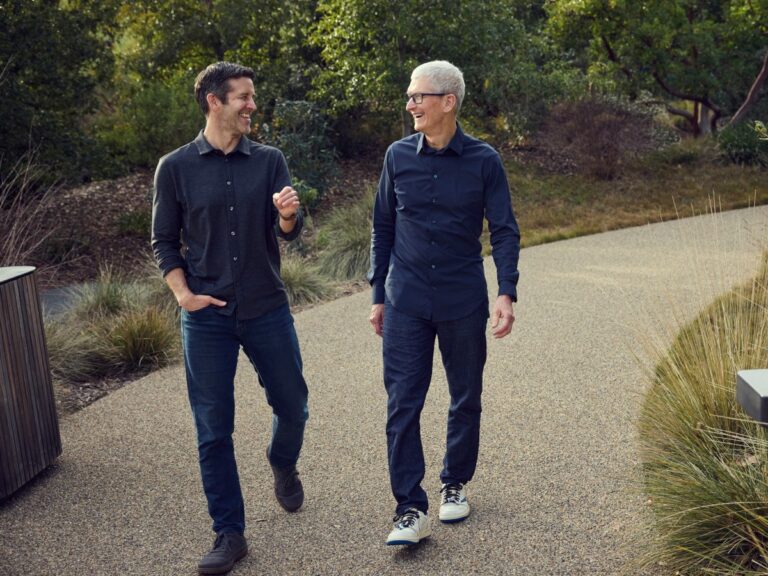 Tim Cook transmet la direction d'Apple au responsable du matériel, John Ternus