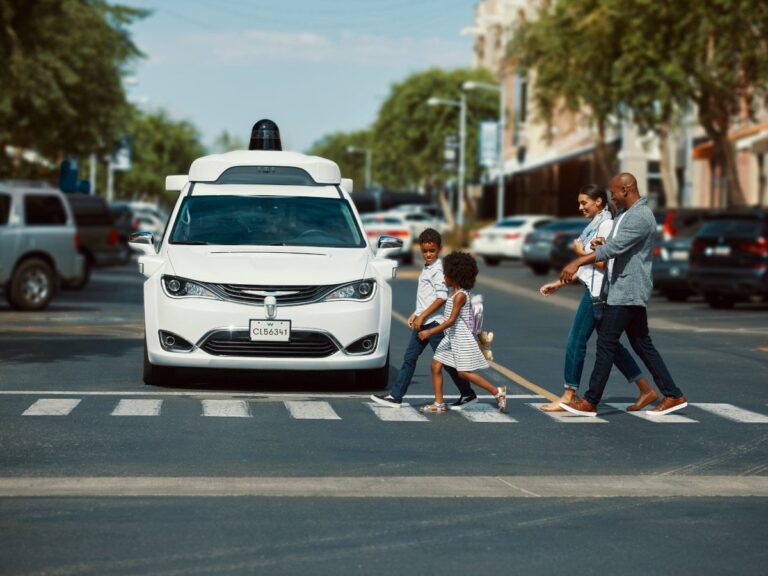 3 900 robotaxis Waymo rappelés après un nouveau problème logiciel