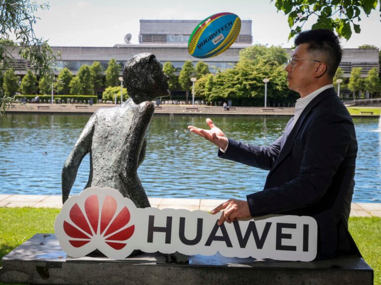 Huawei fait un arrêt à l'UCD pour présenter les dernières technologies en matière d'énergies renouvelables