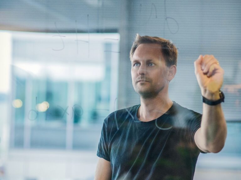 IQM porte PIPE à 146 millions de dollars avec le soutien d'un fonds de pension finlandais