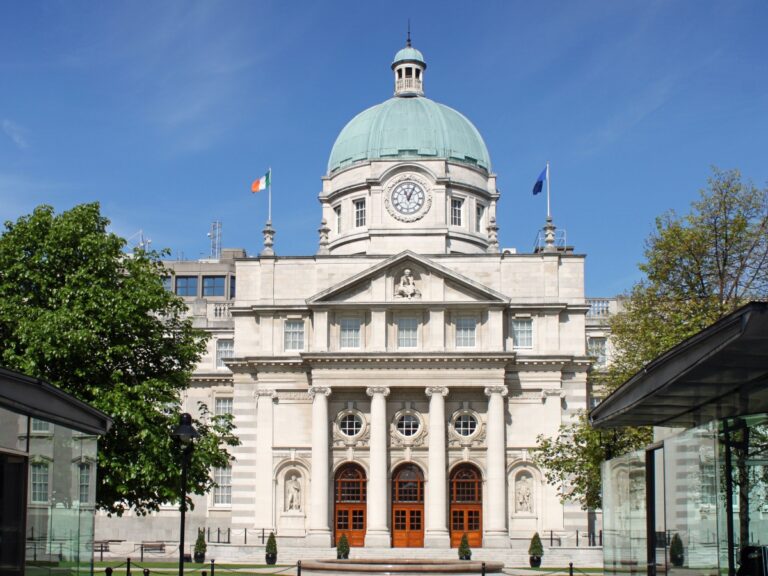 Le nouveau projet de loi irlandais visant à superviser la loi européenne sur l’IA reçoit le feu vert