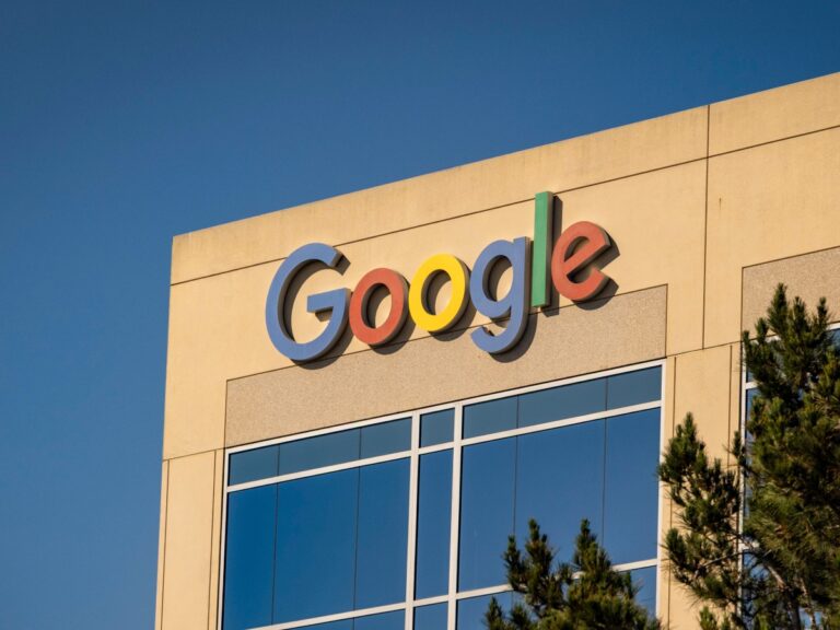 L'UE inflige une amende de 890 millions d'euros à Google pour ses pratiques de recherche et de magasin d'applications