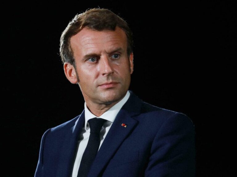 La France devient le premier pays de l'UE à interdire les réseaux sociaux aux moins de 15 ans