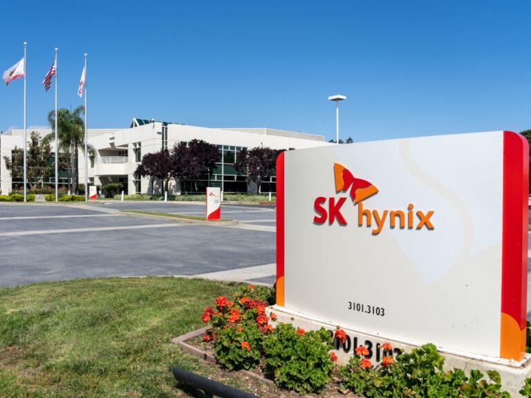 Le fabricant de puces SK Hynix lève 26,5 milliards de dollars lors de ses débuts en bourse aux États-Unis