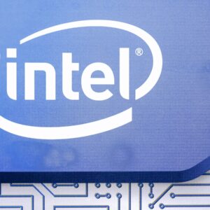 Les actions d'Intel rebondissent au milieu de licenciements confirmés et de bouleversements dans les centres de données