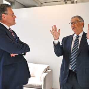 Bill Gates met en garde contre un bouleversement sociétal provoqué par l’IA si les dirigeants n’agissent pas