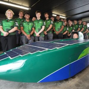 Les étudiants de la DCU dévoileront la première voiture de course irlandaise à énergie solaire