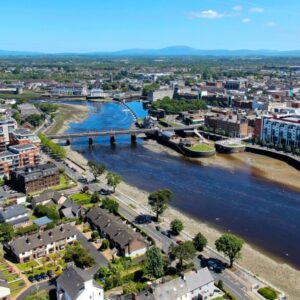 Limerick's Kneat licencie 10 % de son personnel après l'acquisition de Thoma Bravo