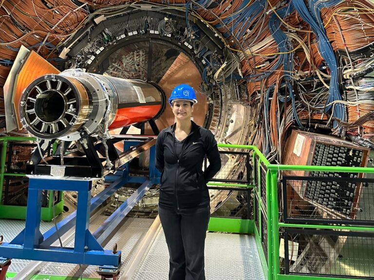 Venus Keus du CERN nous parle de sa vie de cosmologiste de particules