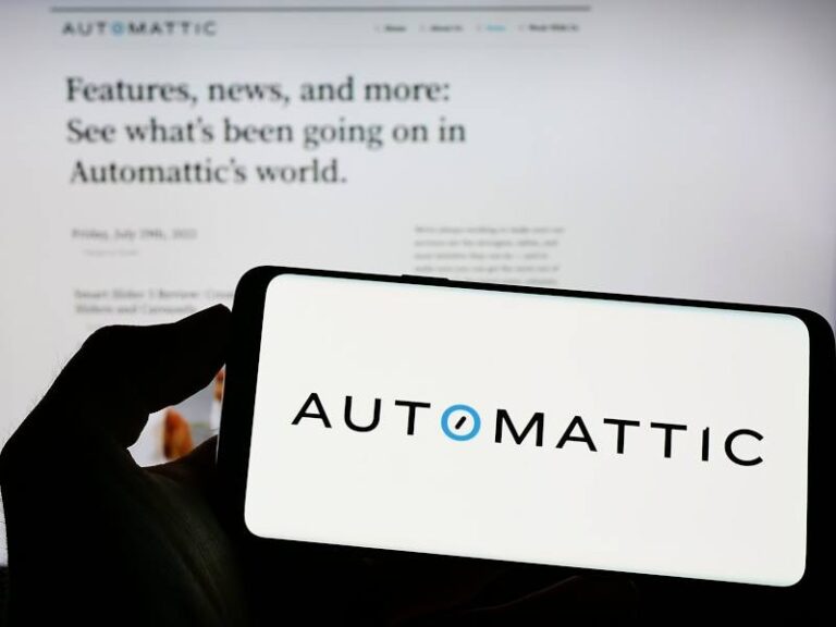 Le PDG d'Automattic, Matt Mullenweg, réintégré après une brève éviction