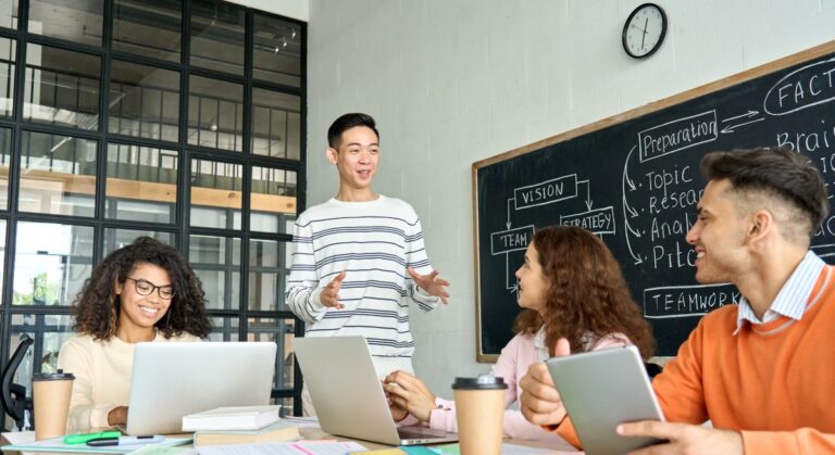 Les stages sont-ils un tremplin vers de futures carrières, au même titre que les diplômes ?