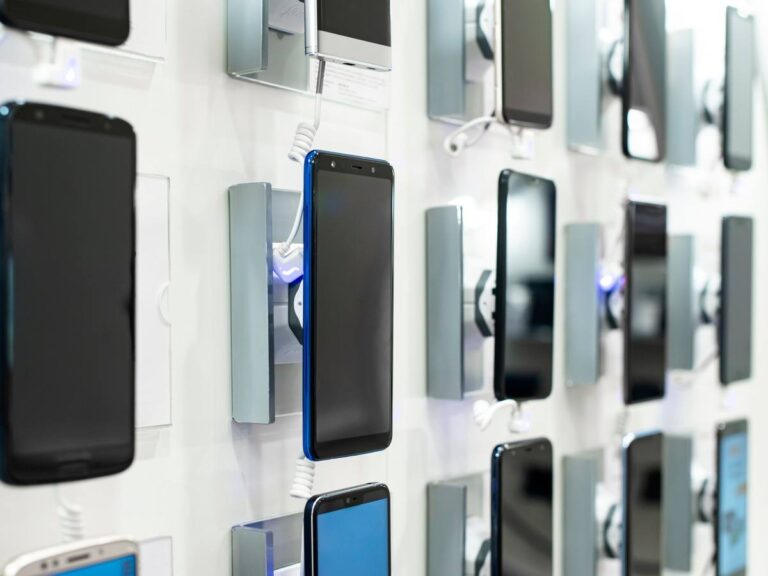 Les expéditions mondiales de smartphones atteignent un « nouveau plus bas » en raison de pénuries d'approvisionnement
