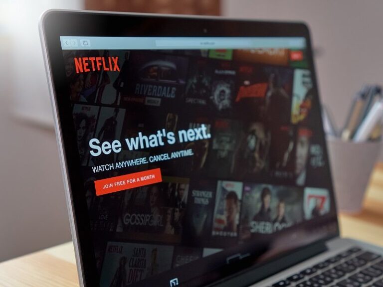 Netflix publie des résultats tièdes après 1 000 suppressions d'emplois et des départs clés