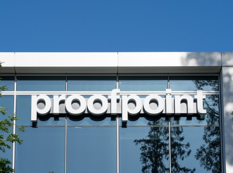 Proofpoint parie 6,3 milliards de dollars sur Varonis alors que les agents IA génèrent des risques liés aux données