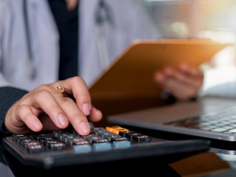 Qu'est-ce que la « taxe sur les logiciels » et comment affecte-t-elle les budgets technologiques ?